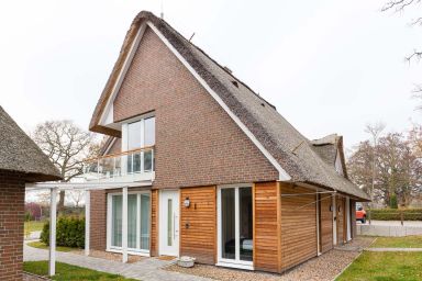 Residenz am kleinen Meer - Wunderschönes Haus Betty am See, drei Wohnungen für bis zu 8 Personen, Sauna