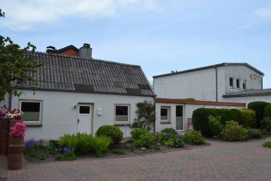 Strandnahes Haus mit Terrasse, Grill und Garten