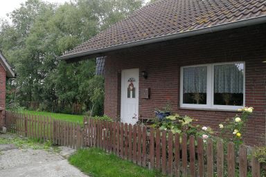 Großes Ferienhaus in Wiarden mit Garten, Grill und Terrasse