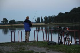 Ort allgemein. Angler am Bodden