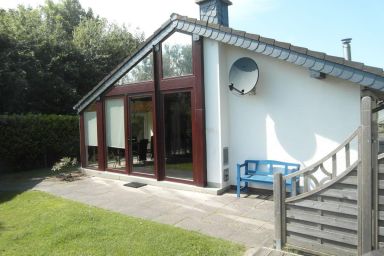 L21 freistehendes eingezäuntes Ferienhaus in Eckwarderhörne Wintergarten, Holzterrasse, Wlan,Nordsee