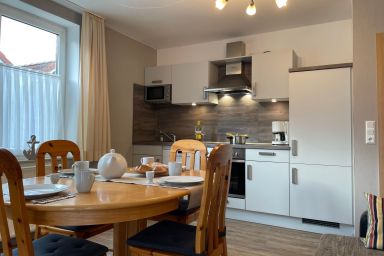 Helle Erdgeschosswohnung mit sonniger Terrasse - Helle Erdgeschosswohnung mit sonniger Terrasse .1