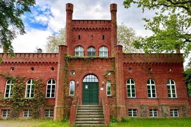 Herrenhaus Libnow - Zimmer 1 - Ferienwohnung mit Küchenbereich und WZ, SZ