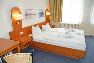 Appartementhaus Sellin in Stil der Bäderarchitektur - Budgetzimmer mit Dusche/WC auf dem Flur 16