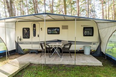 Urlaub im Wohnwagen - mitten im Wald - Wohnwagen 01