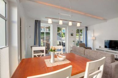 Villa Lara, STRANDNAH, teilw. SEEBLICK - Villa Lara Whg. 1, STRANDNAH, SÜDTERRASSE, FAHRSTUHL