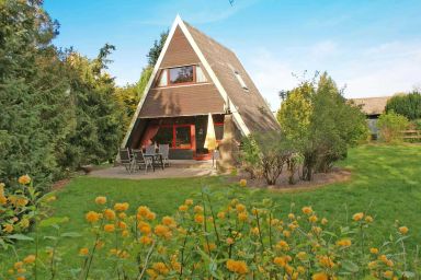 Zeltdachhaus mit grossem Grundstück - - mit W-LAN in ruhiger Lage